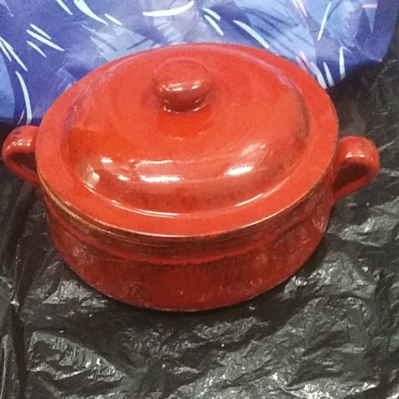 De Silva Two Handled Red Covered Terracotta Pottery Bowl - Picture 2 of 7